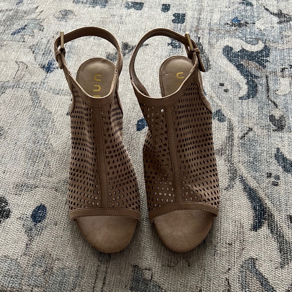 Peep toe heeled sandal